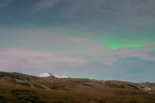 Zdjęcie zorzy polarnej zimą na Islandii - Zdjęcie, obraz