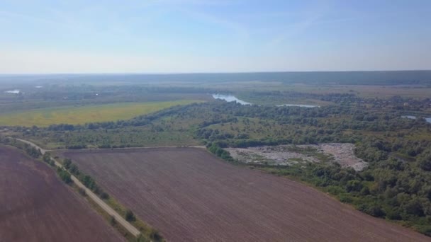 Vertedero natural cerca del río Dniester. Fotografía aérea otoño 2019. - Imágenes, Vídeo
