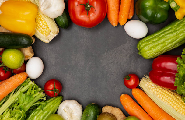 Sortimento de vegetais frescos e fundo de frutas, comida saudável
 - Foto, Imagem
