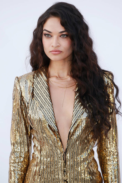 CAP D'ANTIBES, FRANCE - MAY 17: Shanina Shaik arrives at the amfAR Gala Cannes 2018 at Hotel du Cap-Eden-Roc on May 17, 2018 in Cap d'Antibes, France. - Foto, afbeelding