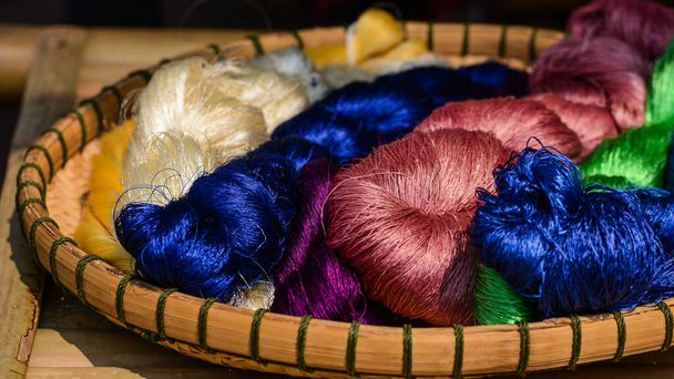 coloré de fil de soie pour prêt à tisser - Photo, image