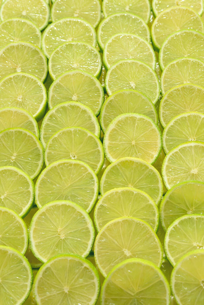 Arkaplan olarak taze limon dilimleri.  - Fotoğraf, Görsel