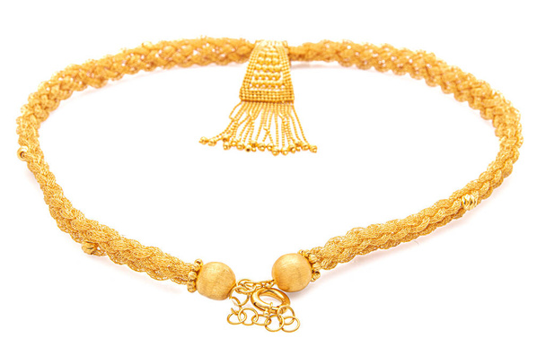 Uma imagem mostrando colar dourado indiano no fundo branco isolado.  - Foto, Imagem