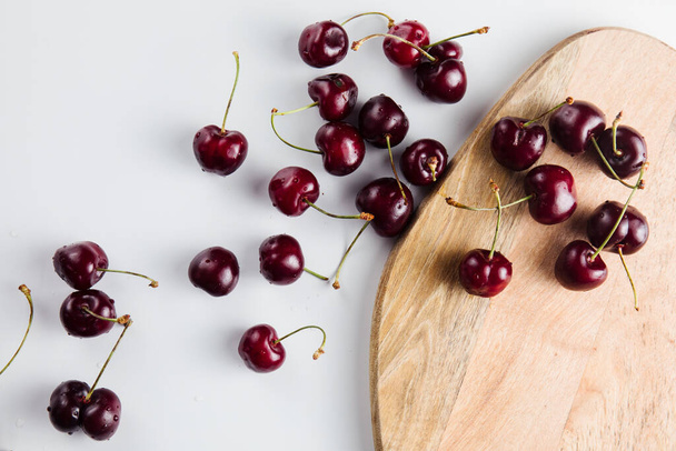 Close-up of a cherry tree on a wooden Board. Fresh berries - Photo, Image