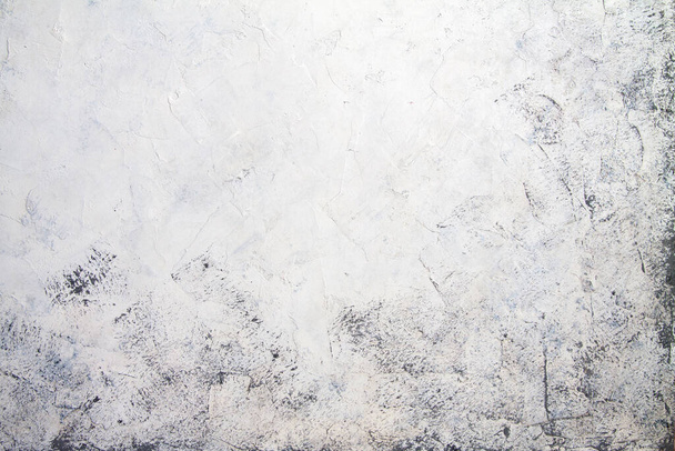 Fondo gris blanco de hormigón con rayas y salpicaduras negras. Textura de pared texturizada en el estilo grunge
. - Foto, Imagen