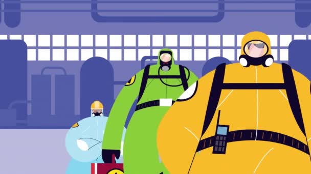 промислові працівники в біологічних костюмах безпеки для захисту ковадла19 на заводі
 - Кадри, відео