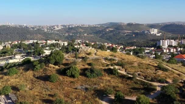 Castel Nationalpark, Sonnenuntergang, Jerusalem, Luftaufnahme, israelisches Symbol des Kampfes um den Durchbruch nach Jerusalem während des Unabhängigkeitskrieges - Filmmaterial, Video