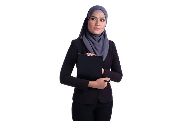 Mujer de negocios musulmana asiática conceptual de Finanzas, negocios y educación - Foto, imagen