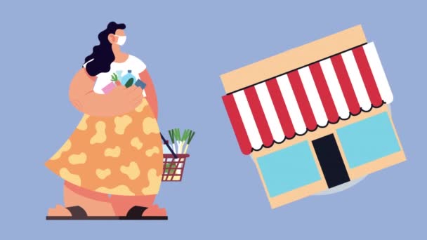 Hausfrau mit medizinischer Maske kauft Lebensmittel zum Covid19-Schutz im Ladengebäude - Filmmaterial, Video