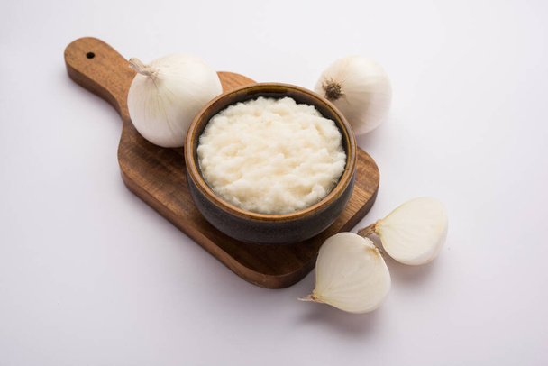 Purê de cebola branca ou pasta de pijama com açúcares, ingradiente alimentar importante
 - Foto, Imagem