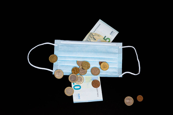 Lääketieteellinen kasvonaamio rahalla - Valokuva, kuva
