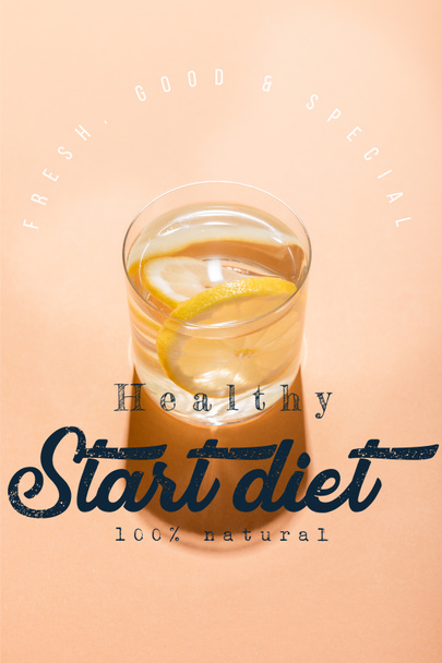 vaso de agua dulce con rodajas de limón en beige con una dieta de inicio fresca, buena y especial, saludable 100 por ciento de letras naturales
  - Foto, Imagen