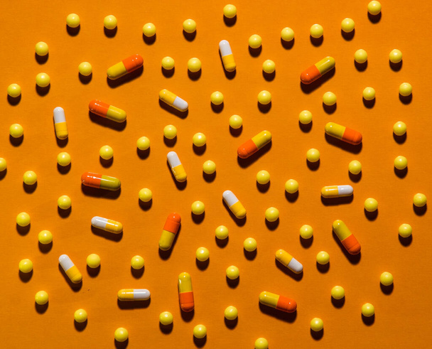 Χάπια και βιταμίνες. Διατήρηση της ανοσίας και πρόληψη ασθενειών - Φωτογραφία, εικόνα