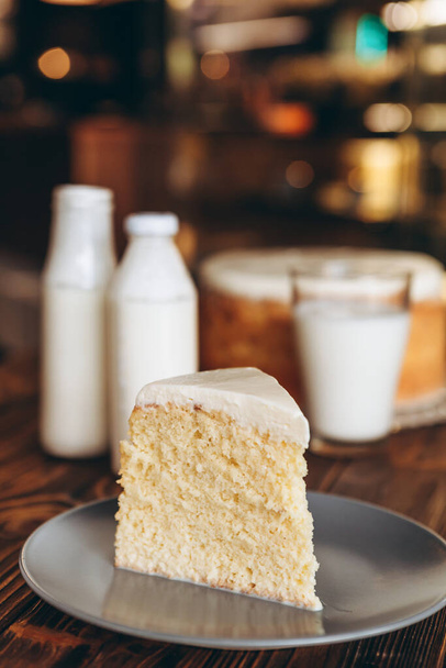a large milk biscuit cake and sweet condensed milk - Fotografie, Obrázek