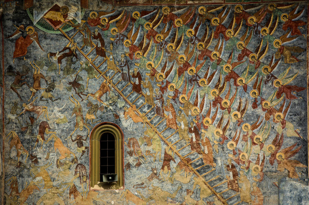 GURA HUMORULUI, ROMÁNIA - 2019. augusztus 14.: Az ortodox kolostor humora. UNESCO Világörökség része. Suceava megye, Romania. - Fotó, kép