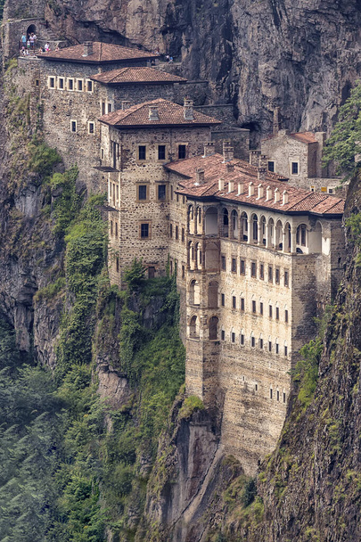 Τουρκία. Περιφέρεια Macka της πόλης Trabzon - κοιλάδα Altindere. Η Μονή Σουμελά - 1600 ετών αρχαίο ορθόδοξο μοναστήρι της Παναγίας που βρίσκεται σε ύψος 1200 μέτρων στον απότομο γκρεμό. - Φωτογραφία, εικόνα