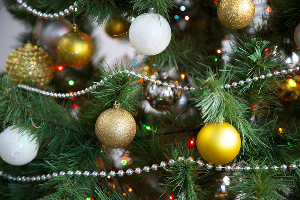 Christmas balls on the Christmas tree - Fotoğraf, Görsel