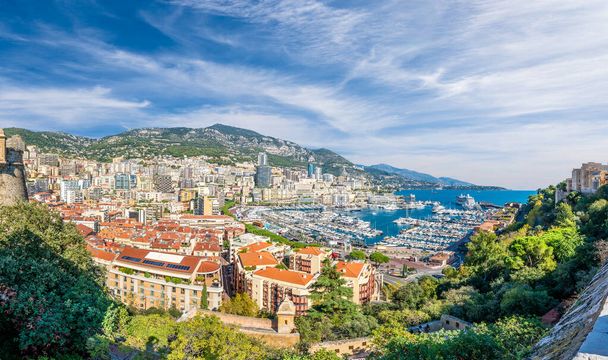 Vista sul Principato di Monaco con yacht di lusso in porto, Costa Azzurra, Costa Azzurra, Francia
 - Foto, immagini