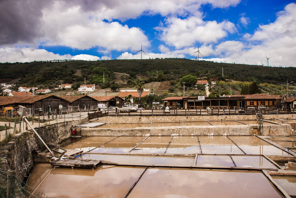 Bijschrift van The Amazing Portugal Salinaries Salt Pools - Foto, afbeelding