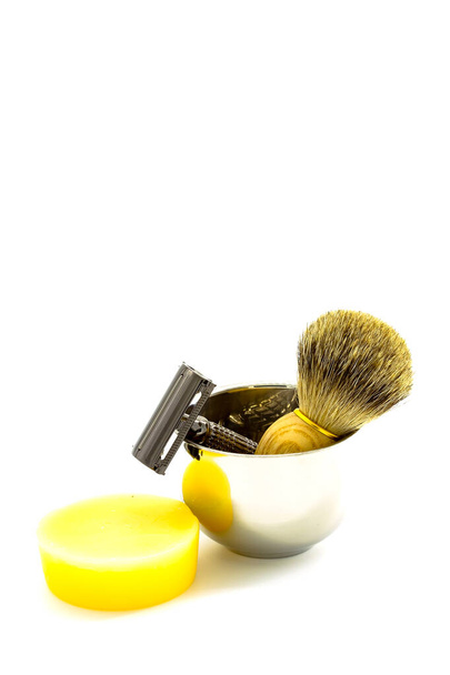 Un set di accessori da barba classici rasoio, spazzola e sapone. - Foto, immagini