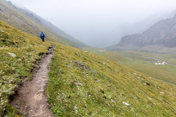 Hiking trail in Terskey Alatau mountain range in Kyrgyzstan - Foto, Imagem