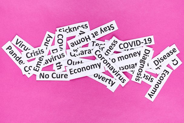 Coronavirus, parole di ritaglio del titolo pandemico su sfondo rosa
. - Foto, immagini