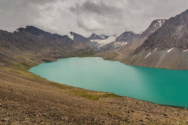 Ala Kul lake in Kyrgyzstan - Foto, afbeelding