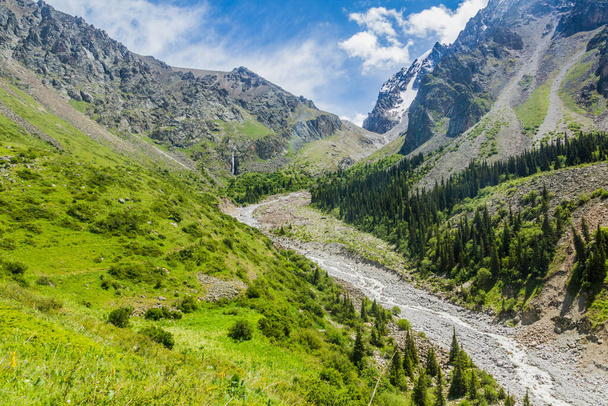 Ala Archa valley in Kyrgyzstan - Fotografie, Obrázek