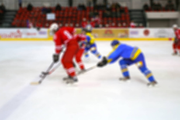 Sfocatura astratta dei giocatori di hockey su ghiaccio al gioco del torneo. Bokeh sfondo
 - Foto, immagini