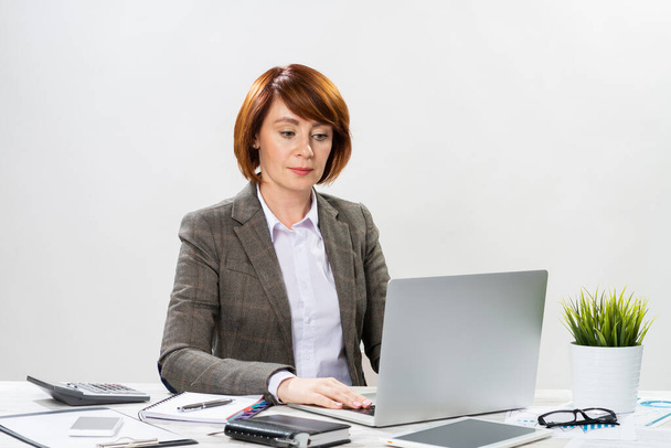 Busy adult businesswoman working with computer - Foto, afbeelding