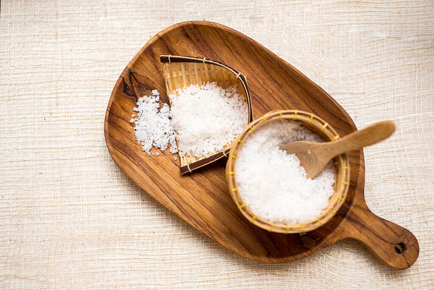 Set Spa. Scrub e crema di sale fatti a mano con olio di cocco. Strofinare in bagno. Tailandia. - Foto, immagini