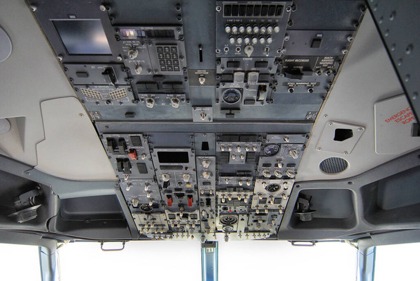 Antalya, Turkey May 15, 2018; International Antalya Airport Turkey. Boeing 737-800 Cockpit view - Foto, afbeelding