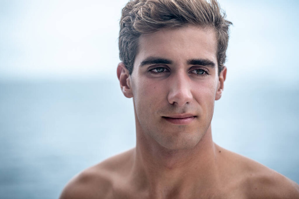 Portrait of young man smile, surfer and blue ocean on background - Foto, Imagen