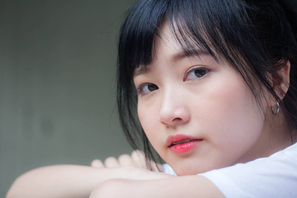 asijské thajská japonská dospívající dospívající bílý t-shirt krásný dívka šťastný a relax - Fotografie, Obrázek