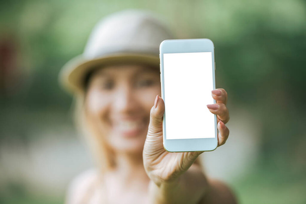 woman hand holding cellphone, smartphone with white screen - Foto, Bild