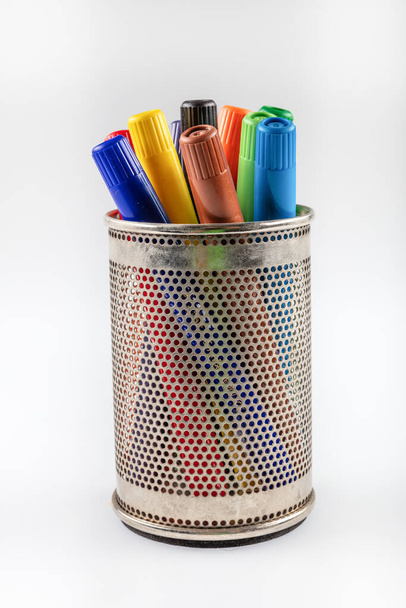 Στυλό Tip Colored Rainbow σε συσκευασία με λευκό φόντο - Φωτογραφία, εικόνα