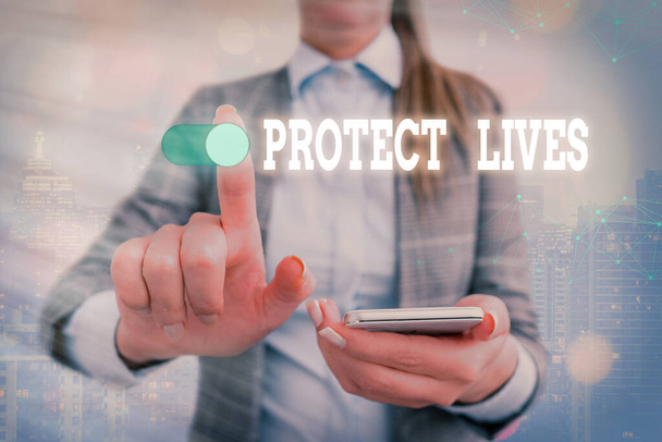 Szóírás szöveg Protect Lives. Üzleti koncepció az expozíciós sérülés vagy megsemmisülés elleni védelemre vagy védelemre Grafikus lakat webes adatbiztonsági alkalmazásrendszerhez. - Fotó, kép