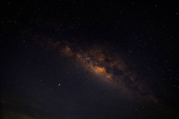 Ο γαλακτώδης τρόπος και τα αστέρια τη νύχτα - Φωτογραφία, εικόνα
