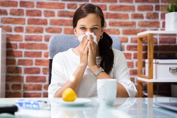 Sick Business Employee Or Worker Sneezing In Office - Foto, Imagen