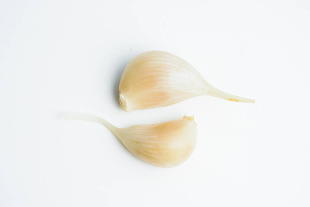 Sugar garlic on the white table. - Foto, Imagem