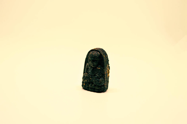 Buddha Mönch Amulett Thai.isoliert auf weißem Hintergrund. - Foto, Bild