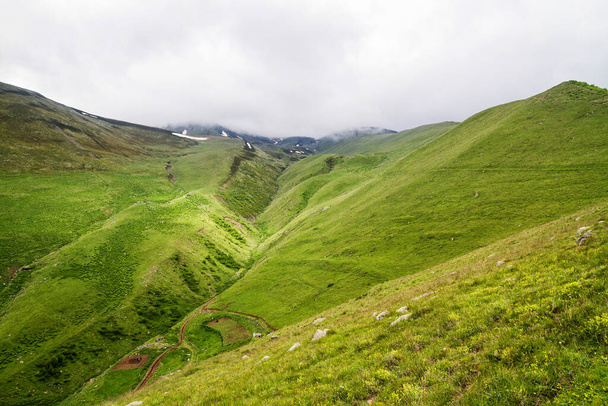 Καύκασος Βουνά κοντά Kasbegi, Γεωργία - Φωτογραφία, εικόνα