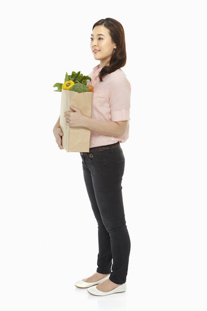 Cheerful woman with a bag of groceries - Foto, immagini