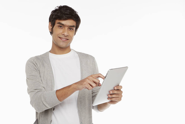 Man using a digital tablet - Фото, зображення