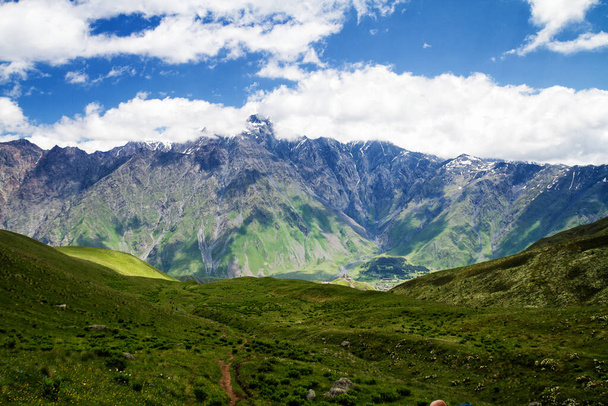 Kaukasus in der Nähe von Kasbegi, Georgien - Foto, Bild