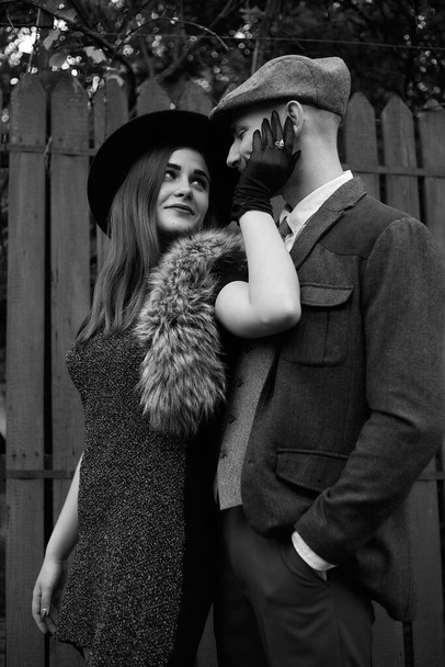 Retrato de um belo casal em estilo vintage. Estilo retro, roupas clássicas
. - Foto, Imagem