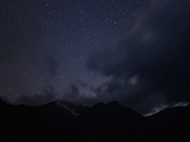 csillagos éj az Altai hegyekben, Gorny Altai - Fotó, kép