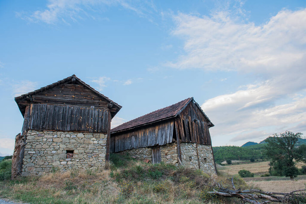Köy manzarası ve eski köy evi. Güzel köy.. - Fotoğraf, Görsel