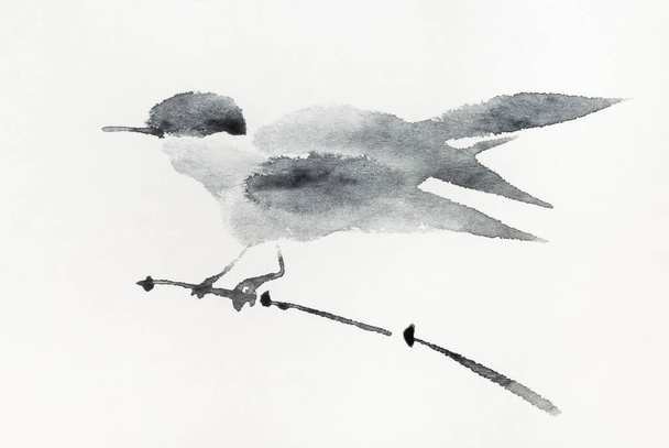 πουλί σε κλαδί καλάμι ζωγραφισμένο στο χέρι με γκρι μελάνι σε παλιό ανάγλυφο χαρτί σε στυλ sumi-e (suibokuga) - Φωτογραφία, εικόνα