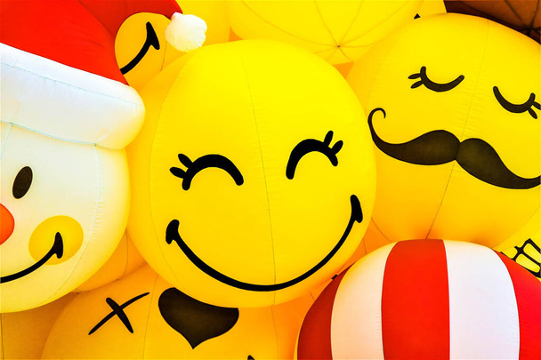mosoly sárga lufi a párt - Fotó, kép